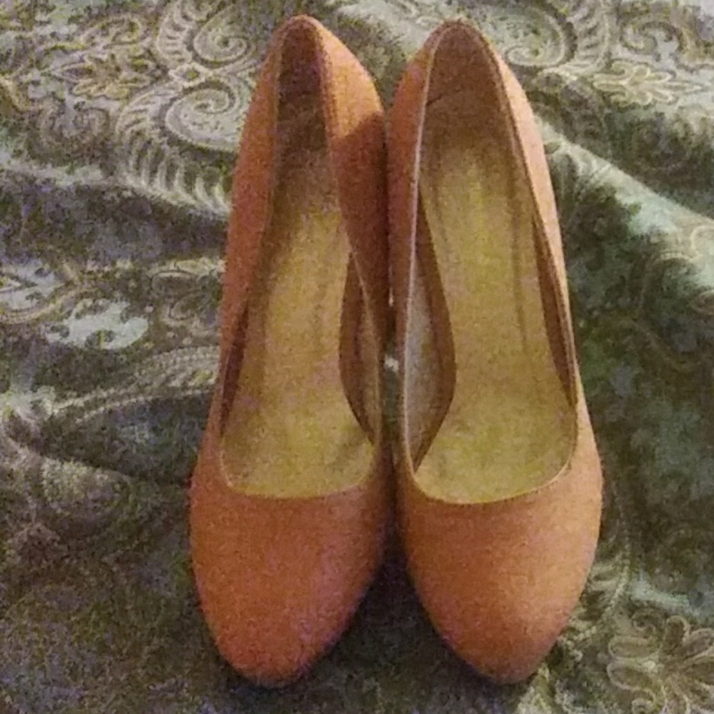Shoes - Picture 2 of 7